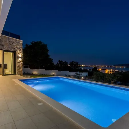 Noni Villa *